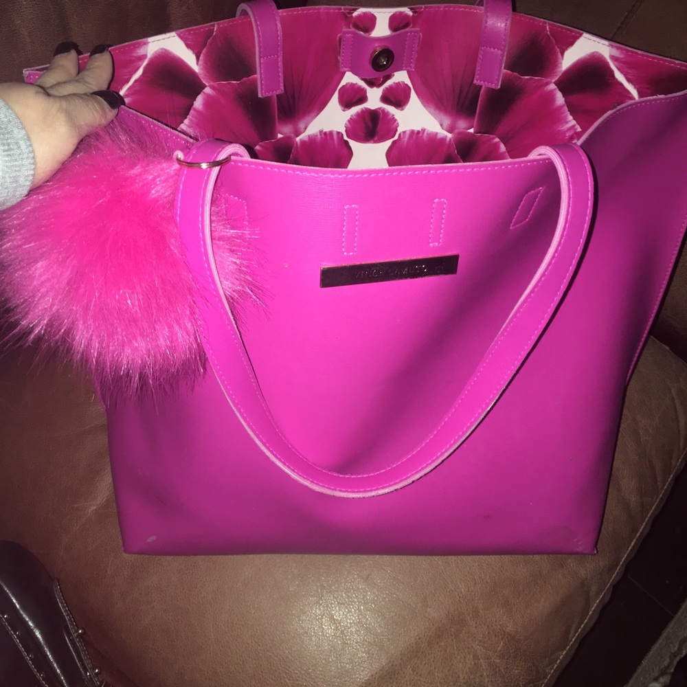Vince Camuto Tote